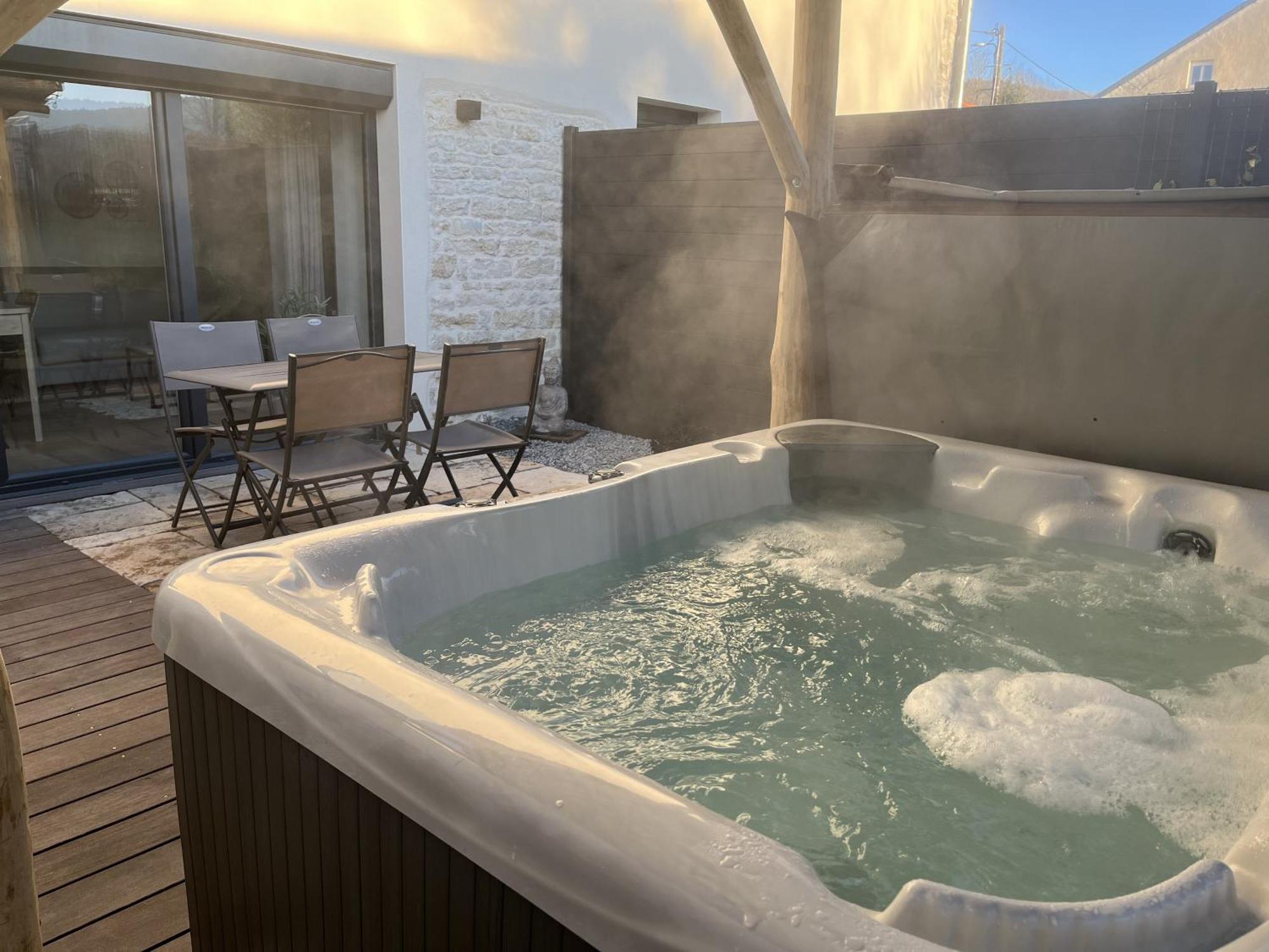 Sejour Detente - Appart'Hotel N 1 Avec Jaccuzi, Piscine Et Petit-Dejeuner Chouzelot Ngoại thất bức ảnh